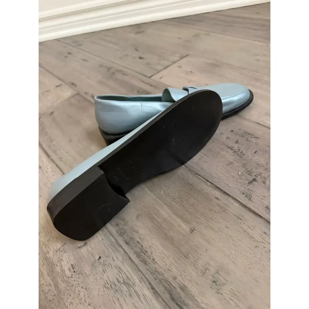 New vintage BCBG loafers size 9 1/2 silver light green